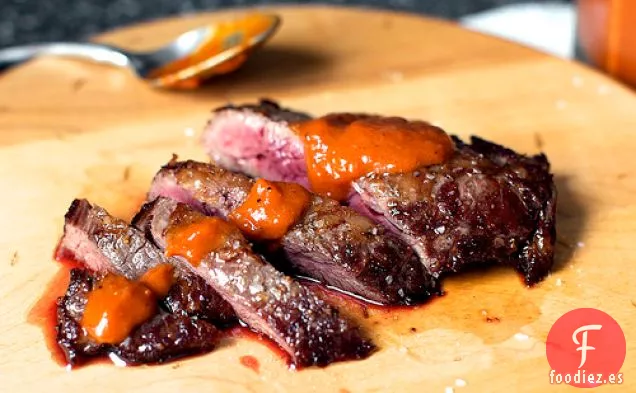 Salsa de Carne de Pimienta Carbonizada