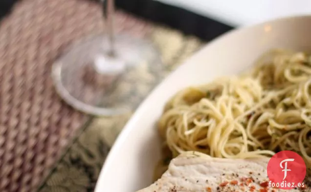 Pez Espada y Pasta con Salsa de Albahaca de Tomate seco al Sol