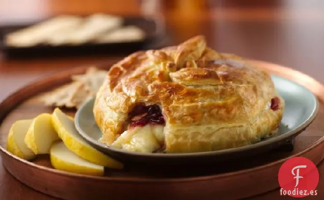 Brie en Hojaldre con Salsa de Arándanos