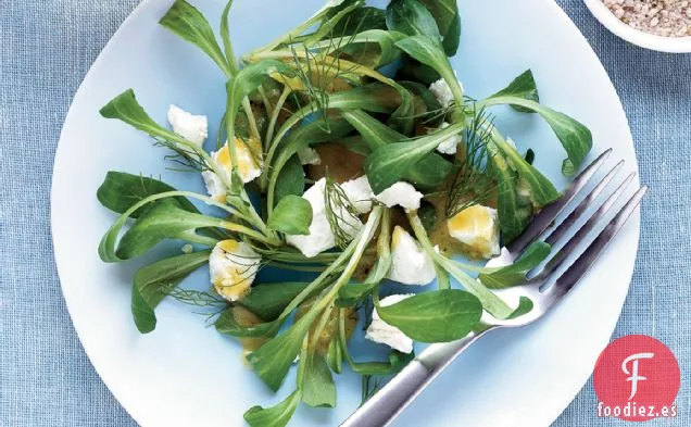 Ensalada de Mâche con Queso de Cabra y Vinagreta de Hinojo y Mostaza