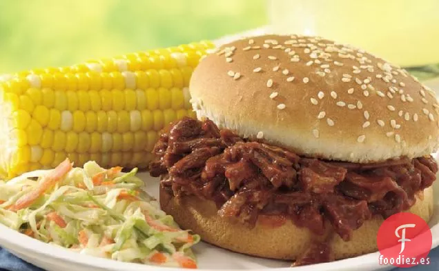 Sándwiches de Barbacoa de Carne de Res y Cerdo de Cocción Lenta