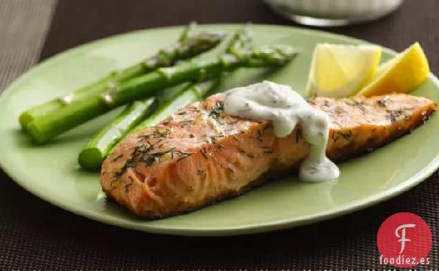 Salmón a la Parrilla con Salsa de Eneldo de Limón