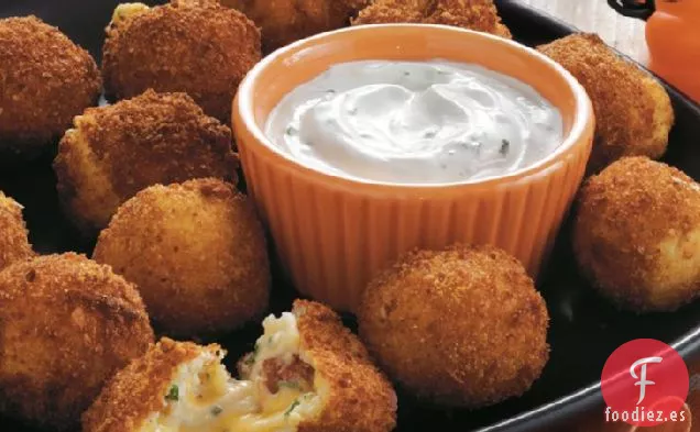 Bocados de Patata con Queso con Salsa Ranch