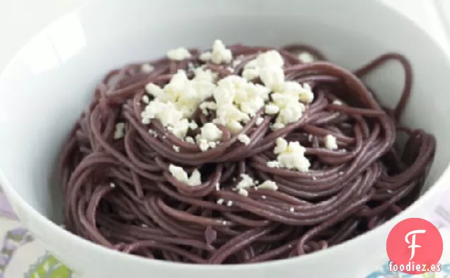 Pasta de Vino Tinto con Queso Feta