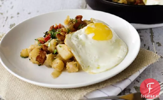 Hachís de Patata y Tocino con Huevos Fritos