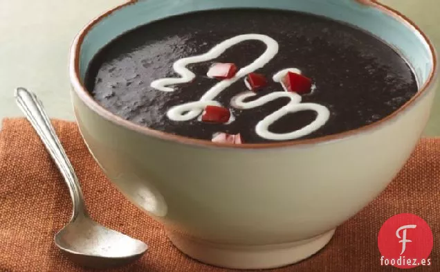 Sopa de Frijoles Negros al Horno Holandés