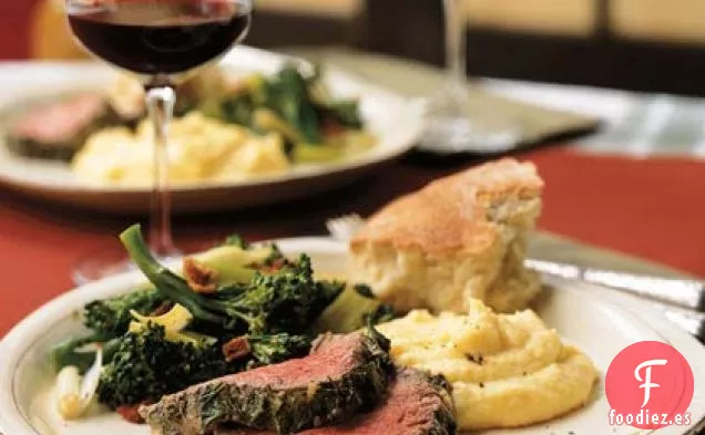 Filete de Carne de res con Corteza de Mostaza, Ajo y Hierbas