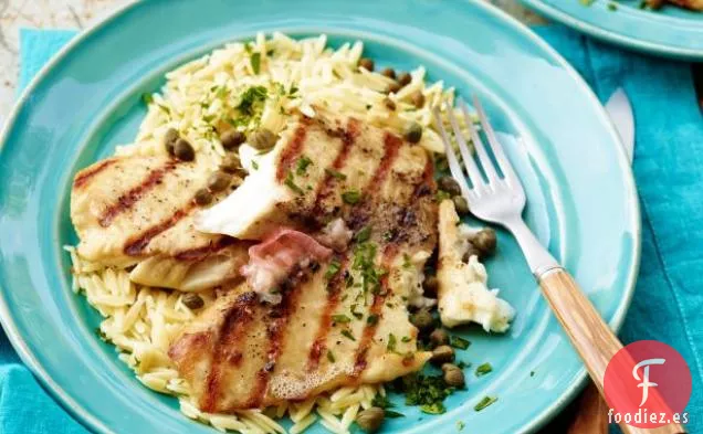 Tilapia a la Parrilla con Mantequilla de Limón, Alcaparras y Orzo