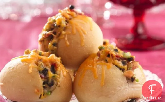 Rollos de Aceitunas, Tocino y Queso Cheddar