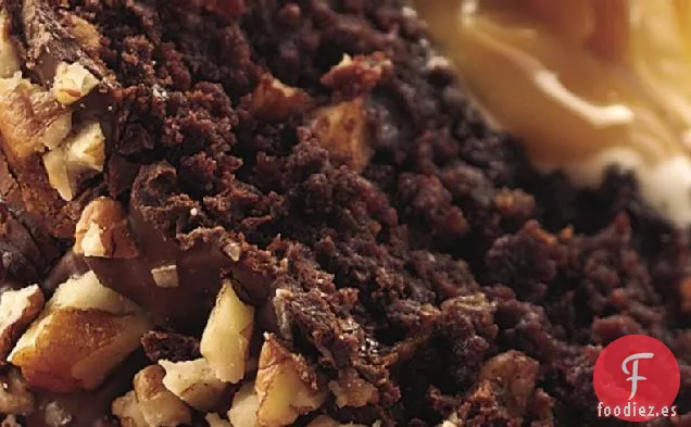 Pastel de Brownie de Caramelo y Nueces Pecanas