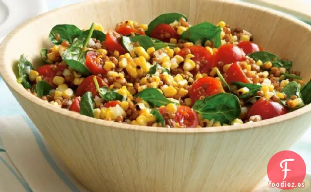 Ensalada de Bayas de Trigo, Maíz Tostado y Espinacas