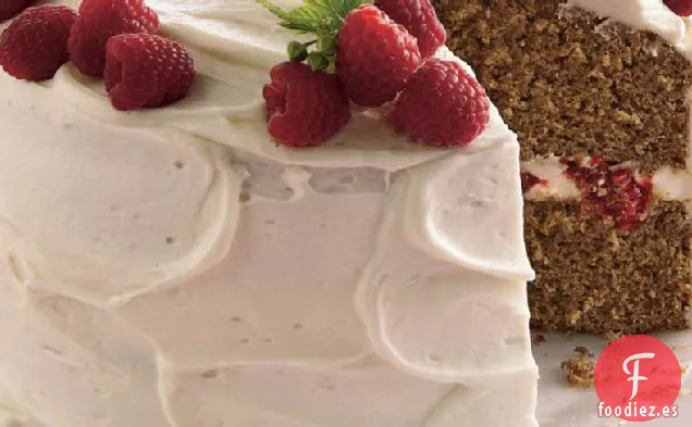 Pastel de Especias con Relleno de Frambuesa y Glaseado de Queso Crema