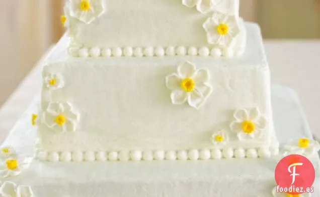 Pastel de Boda Blanco con Relleno de Frambuesa