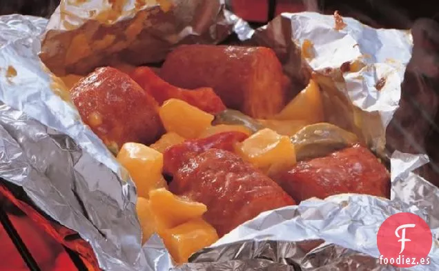 Paquetes de Salchichas Ahumadas a la Parrilla y Papas Cheddar