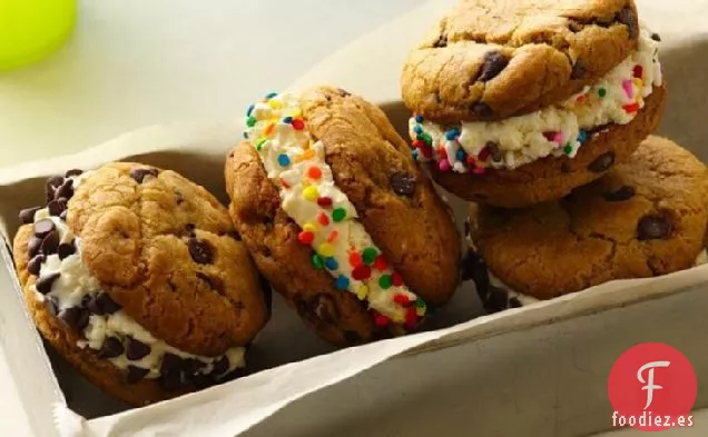 Sándwiches de Helado de Galletas con Chispas de Chocolate Sin Gluten