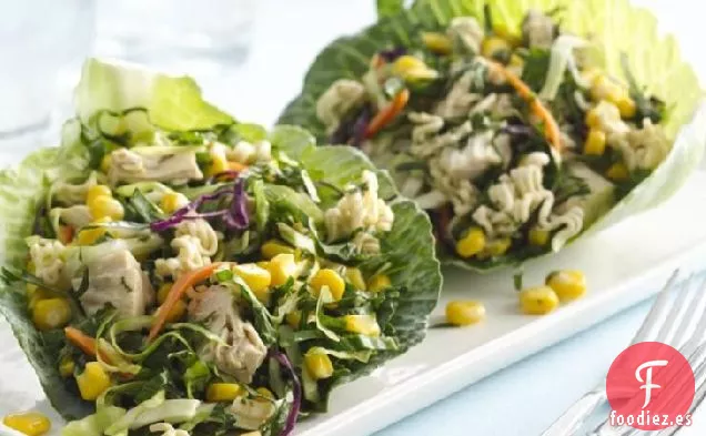 Maíz Crujiente con Col Rizada y Ensalada de Pollo
