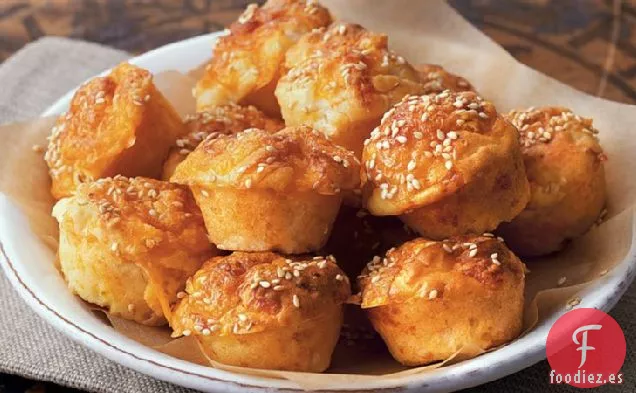 Mini Muffins de Queso Cheddar y Sésamo