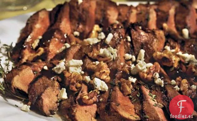 Filetes Balsámicos Glaseados De Arce Y Mostaza Con Confeti De Queso Azul y Pacanas