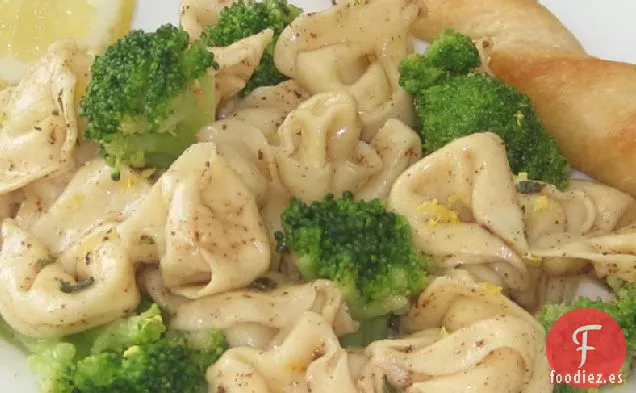 Tortellini de Mantequilla Dorada y Brócoli con Tres Quesos