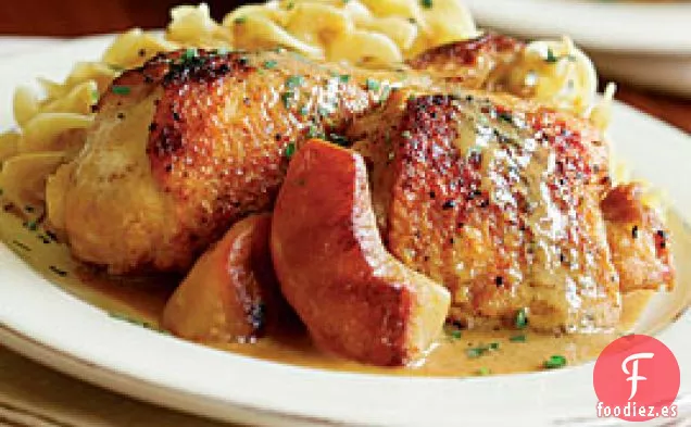 Piernas De Pollo Estofadas Con Sidra, Manzanas y Mostaza