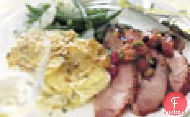 Jamón al Horno con Glaseado de Grosella Roja y Mostaza y Chutney de Ruibarbo