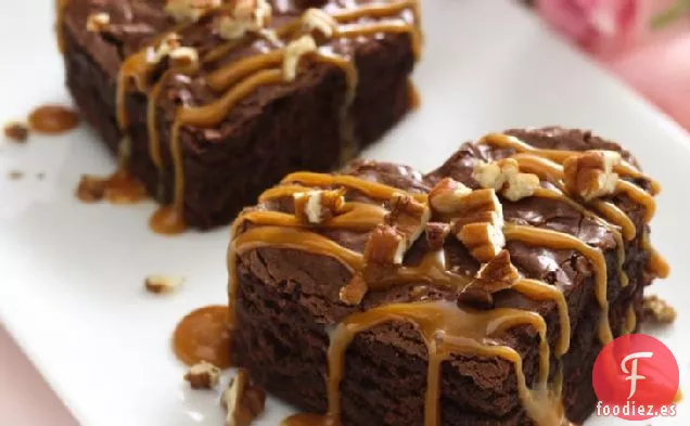 Corazones de Brownie Rociados con Caramelo