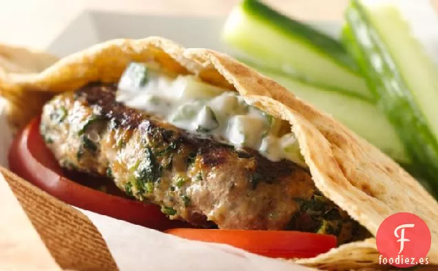 Hamburguesas de Pavo Griego con Salsa de Pepino Acuñada