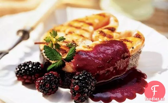 Salmón a la Parrilla con Mora-Cabernet Coulis