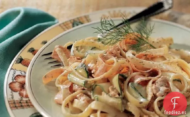 Ensalada de Pasta con Salmón y Eneldo