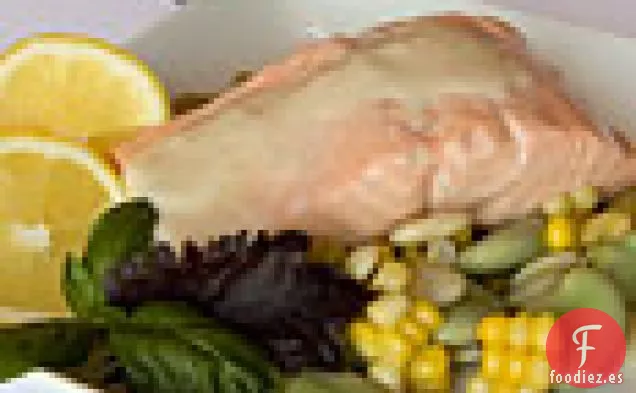 Salmón escalfado con Mantequilla de Albahaca y Succotash