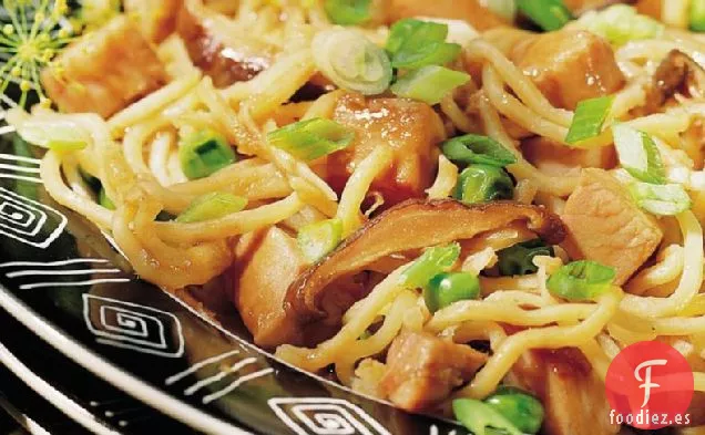 Pavo Ahumado Lo Mein