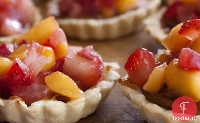 Tartaletas Rústicas Rellenas de Dulce de Leche, Fresas y Mango