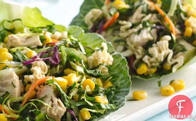 Maíz Crujiente con Col Rizada y Ensalada de Pollo