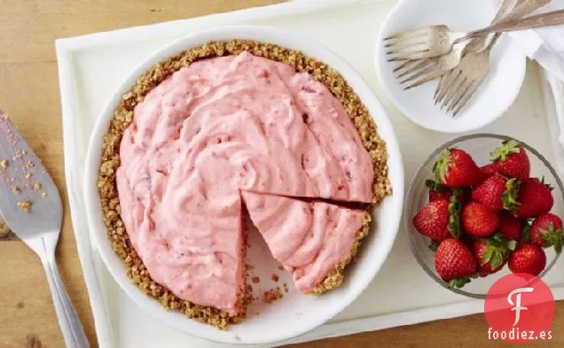 Pastel de Fresa Esponjoso con Corteza de Pretzel