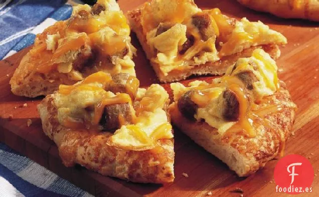 Pizza de Desayuno con Salchichas y Huevos