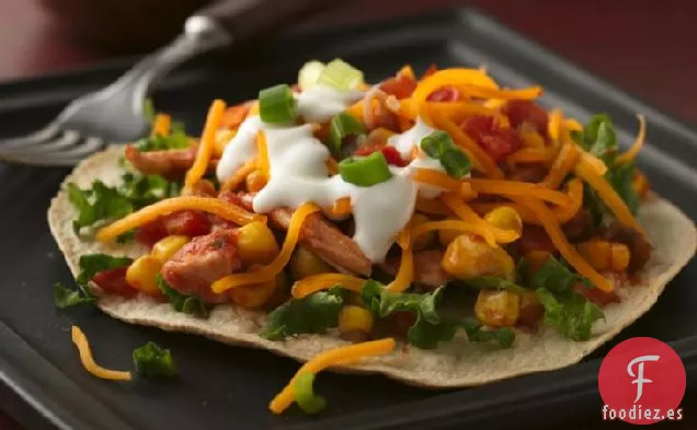 Tostadas de Pollo y Maíz Ralladas