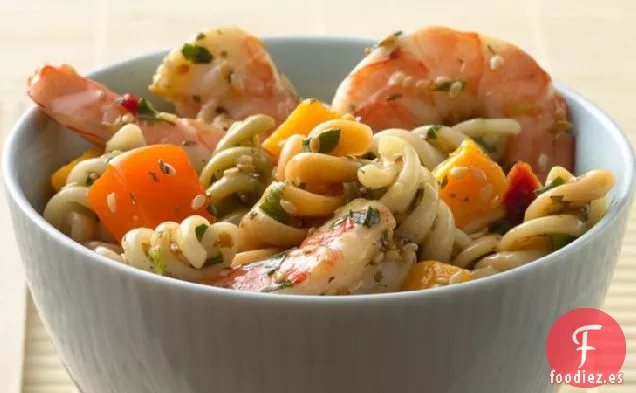 Ensalada de Pasta de Mango y Camarones Tailandeses