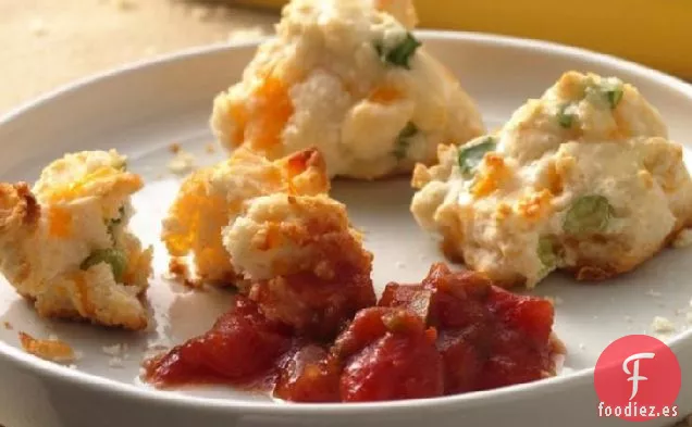 Poppers de Galletas con Queso Cheddar y Cebolla Verde