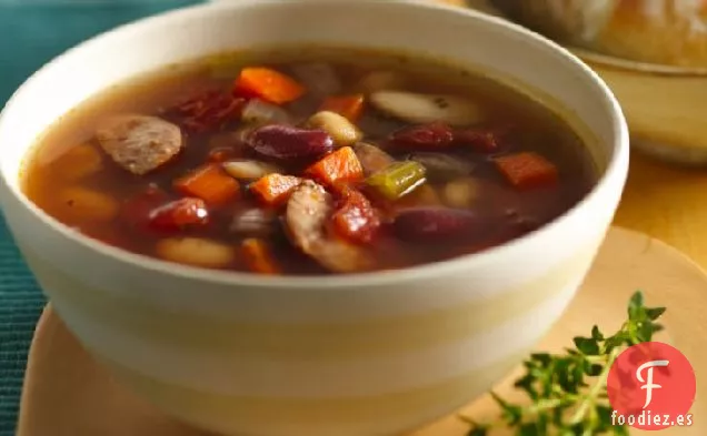 Sopa Fácil de Frijoles y Kielbasa