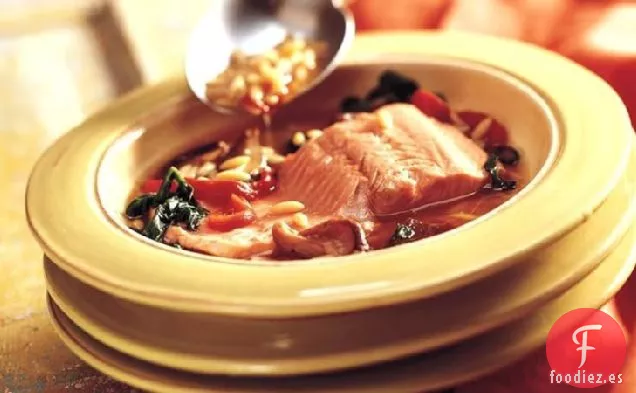 Salmón Escalfado en Caldo de Orzo (Cocinar para 2)