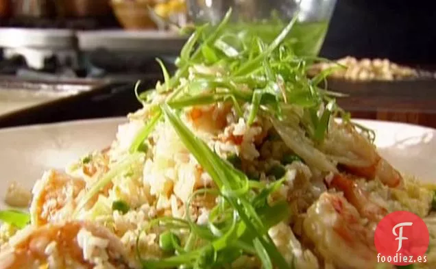 Arroz Frito con Camarones y Huevo con Col de Napa