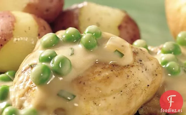 Pollo Tierno con Guisantes y Cebollas