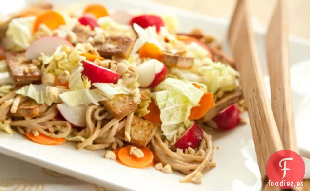 Ensalada De Fideos Udon Con Maní Y Tofu