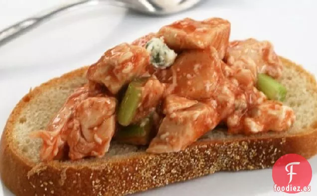 Ensalada de Pollo Al Estilo de las Alas de Búfalo