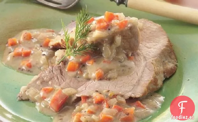 Asado de Cerdo de Cocción Lenta con Salsa Cremosa de Mostaza