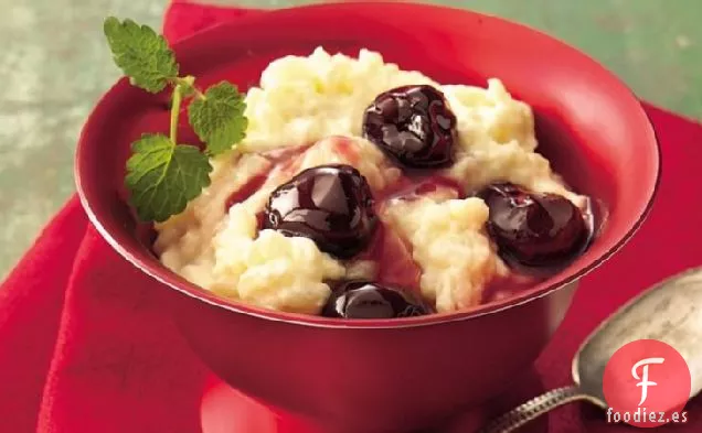 Arroz con Leche Cremoso con Salsa de Cerezas Confitadas