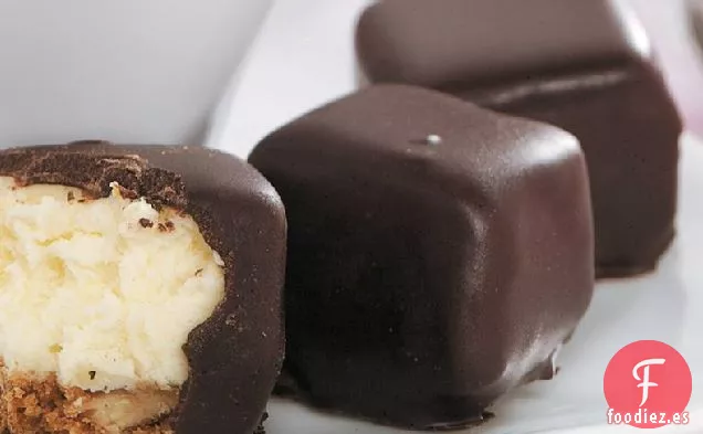 Bocados de Tarta de Queso Cubiertos de Chocolate