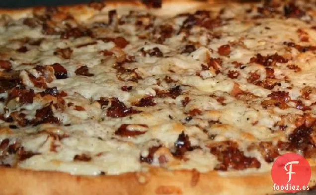 Pizza de Panceta Crujiente y Cebolla Caramelizada