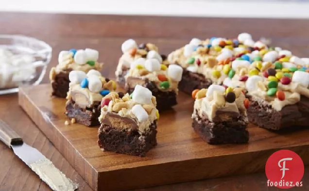 Brownies de Mantequilla de Maní en Trozos de Chocolate Triple