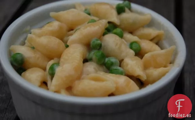 Conchas de Queso y Guisantes